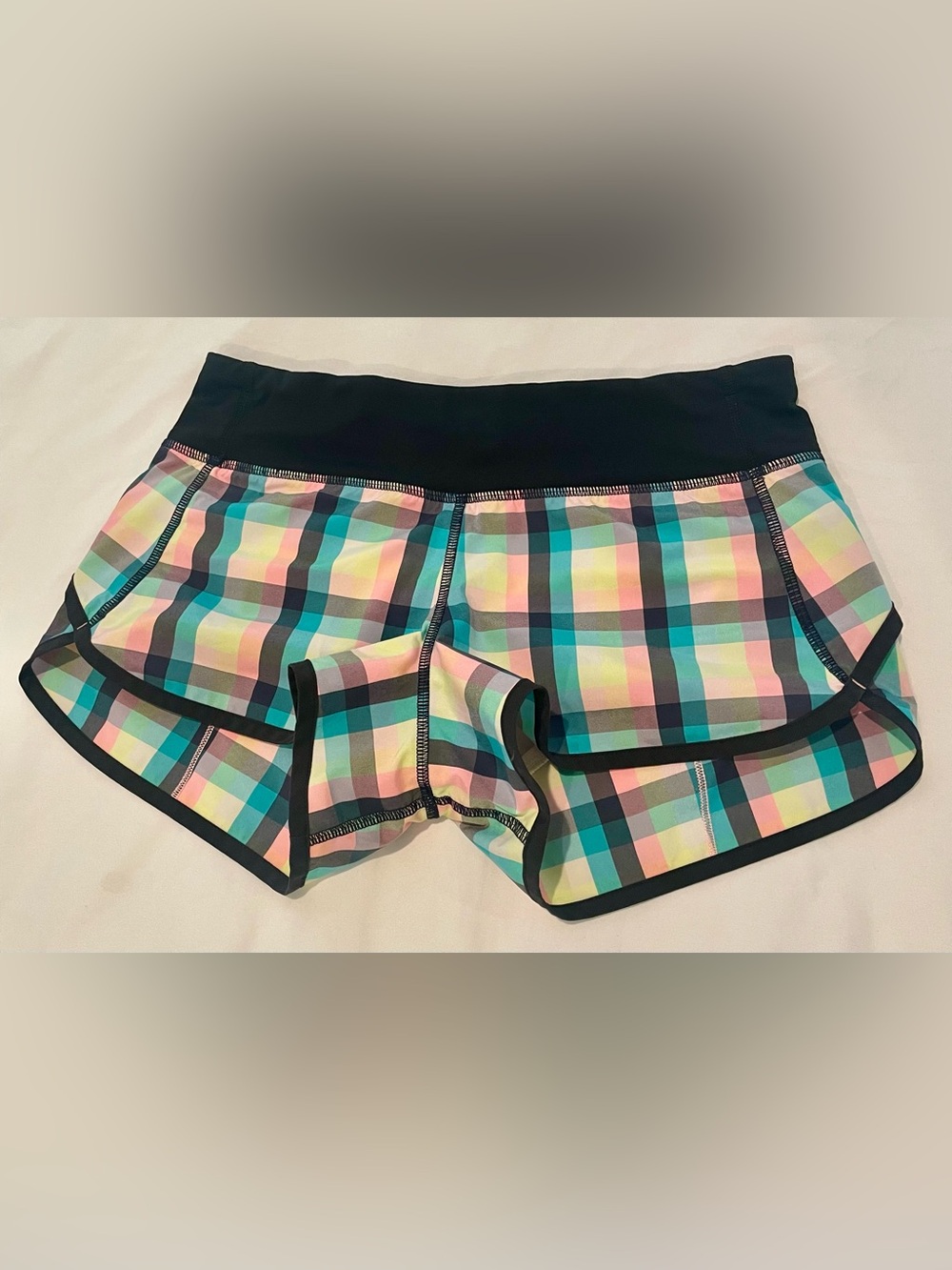 EUC Lululemon Run Speed Up Shorts Plaid Size 4 Women’s